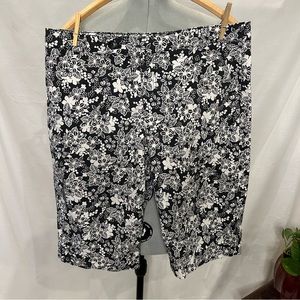 Mandolin, black and white floral Bermuda shorts